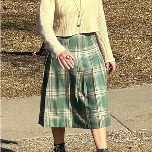 Mairi Macintyre vintage Scottish skirt in green and cream